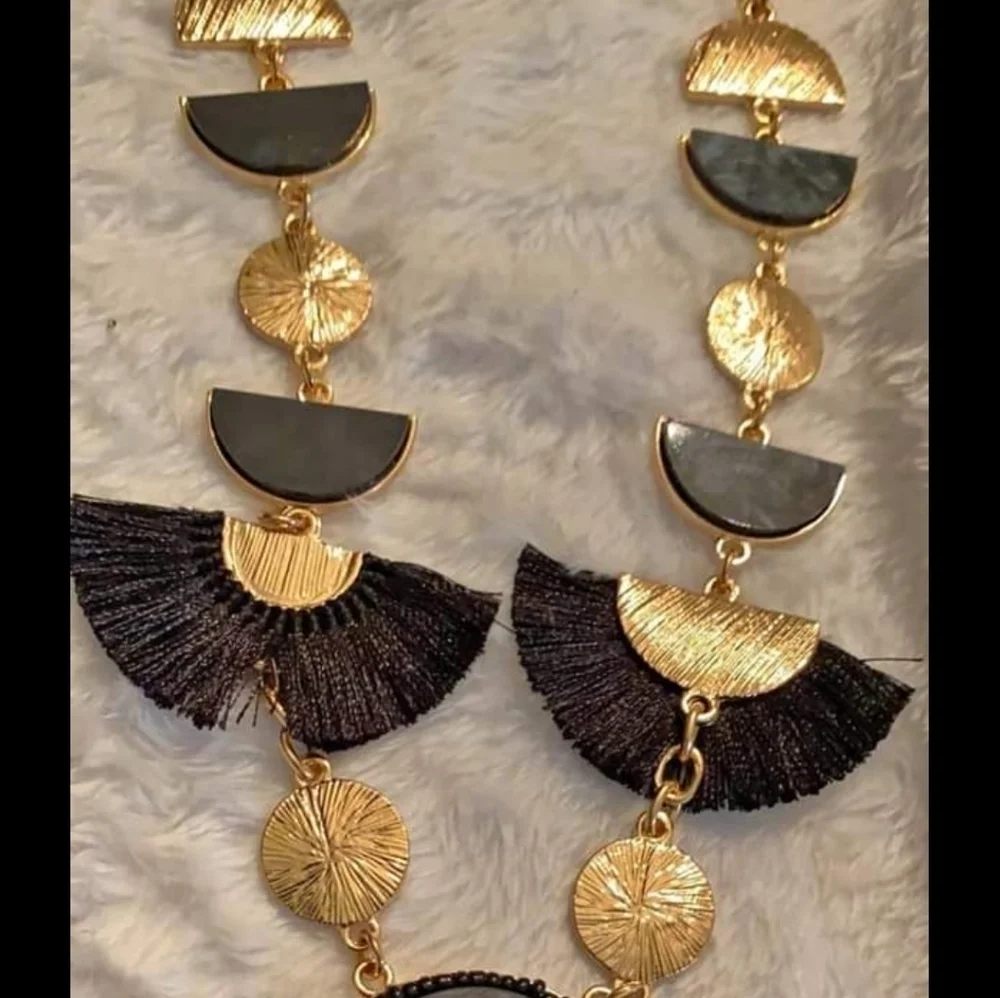 NEW BLACK TASSELL NECKLACE & EARRING SET - Picture 2 of 4